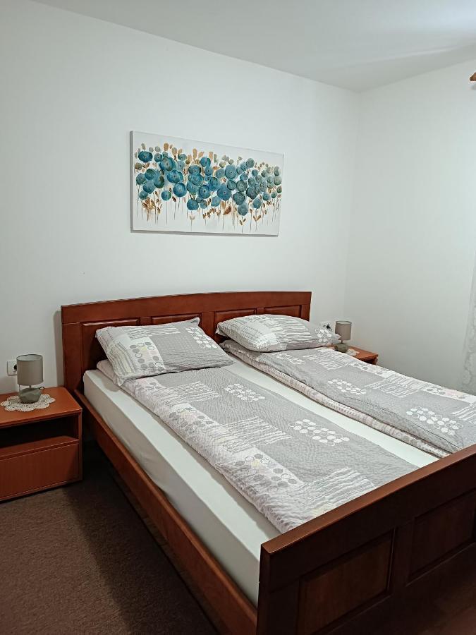 Apartment Hinic Vrhovine Exterior foto