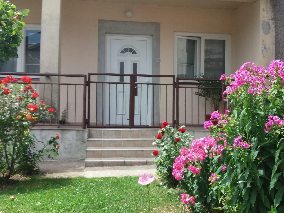 Apartment Hinic Vrhovine Exterior foto